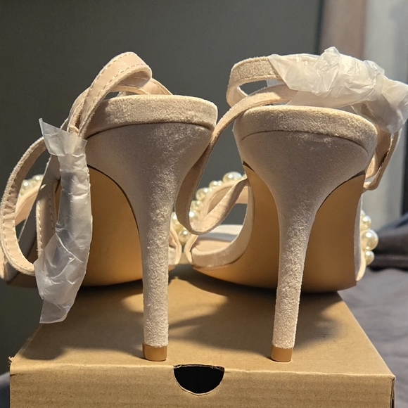Coutgo Elegant Pearl-Embellished Nude Heels #654 - Picture 5 of 13